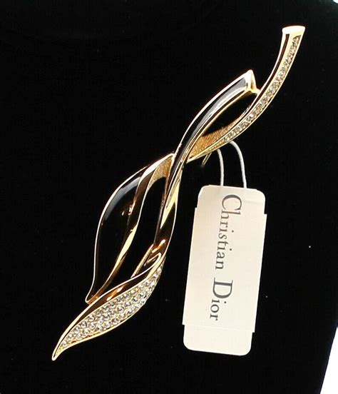 christian dior pin.